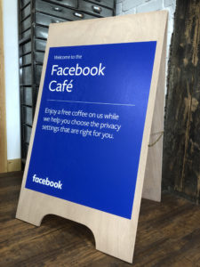 Facebook Cafe a frame